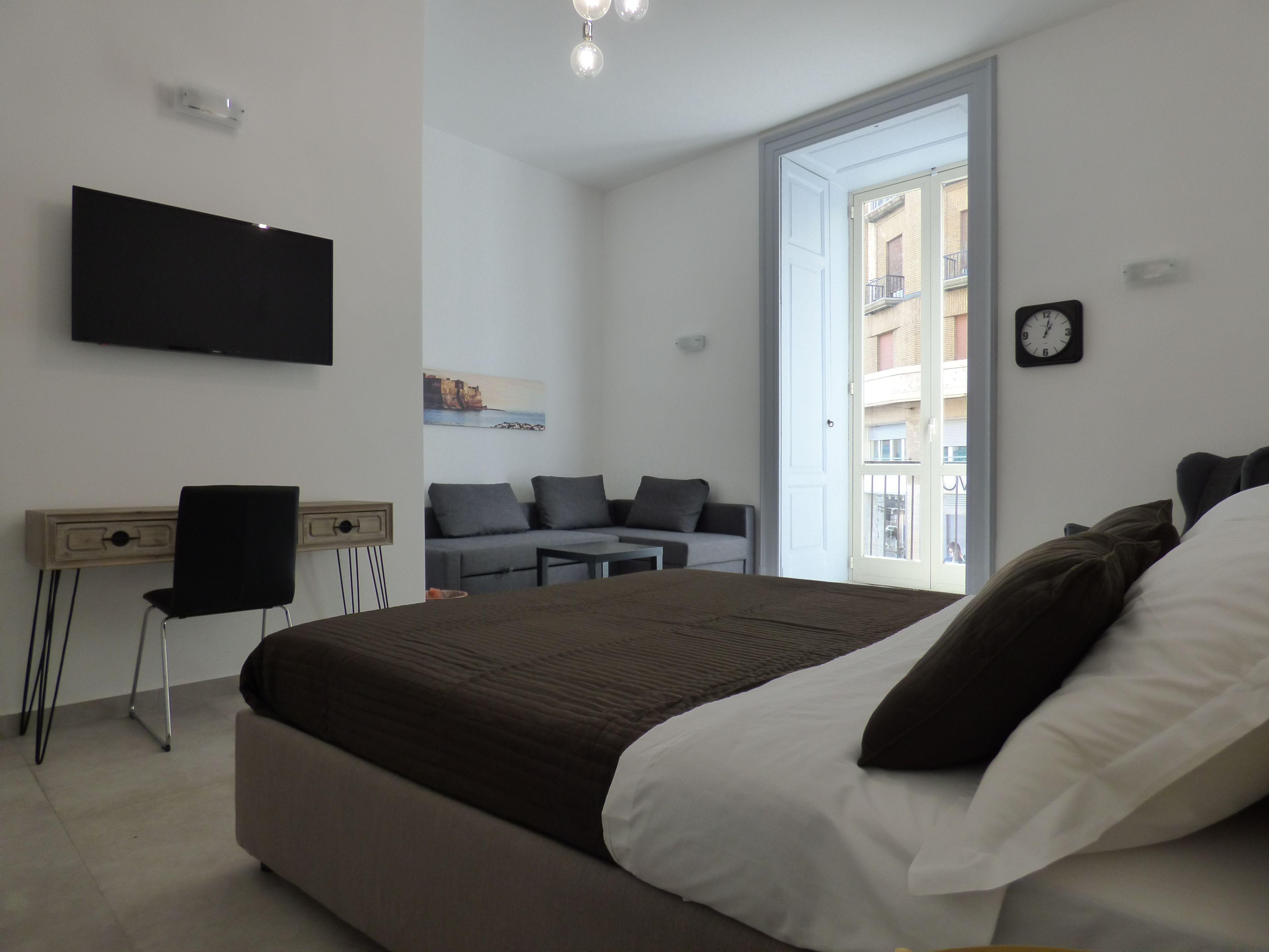 B&B Monteoliveto 33 - Naples — Photos 1